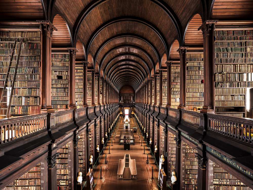 Trinity College Library Dublin 1732 europe libraries photo by thibaud poirier - 对称构图的摄影集，呈现欧洲宛如艺术博物馆的图书馆！