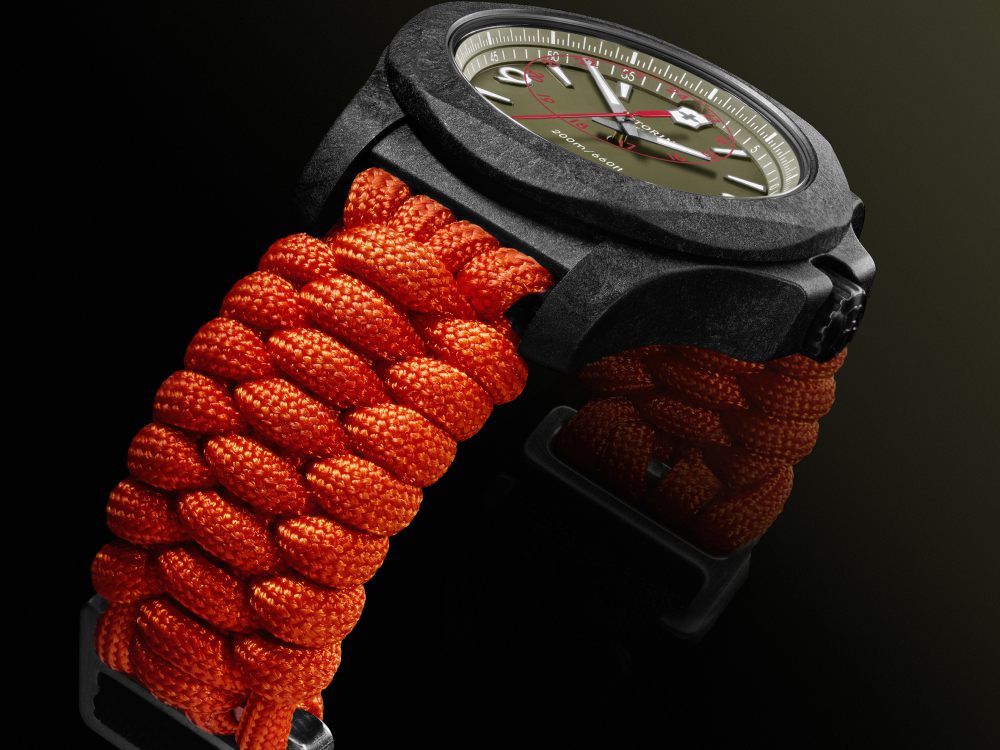 victorinox inox carbon limited edition orange strap watch 4 - I.N.O.X Carbon 加倍轻盈有耐力！