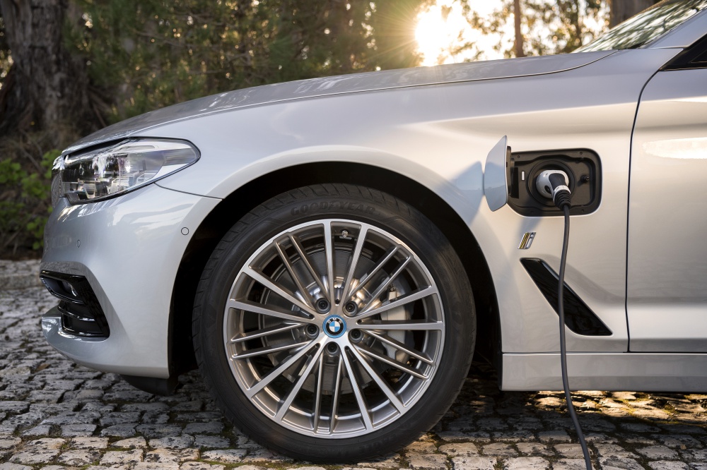 BMW 530e Sport hybrid charge - BMW iPerformance 混合动力 大势所趋