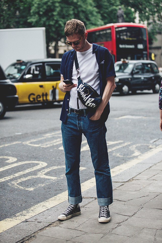 best mens street style spring 2019 bum bag black - 男士时尚指南:2019春夏流行趋势 best mens street style spring 2019 bum bag black - 男士时尚指南:2019春夏流行趋势
