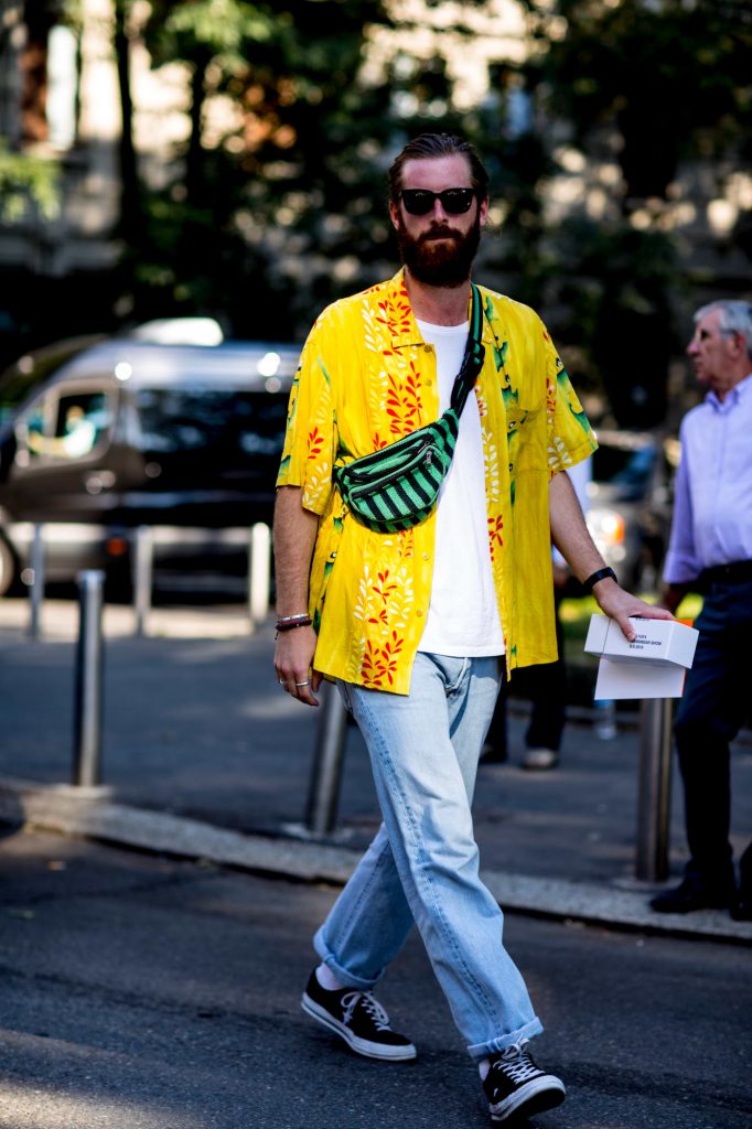 best mens street style spring 2019 bum bag stripes 682x1024 - 男士时尚指南：2019春夏流行趋势
