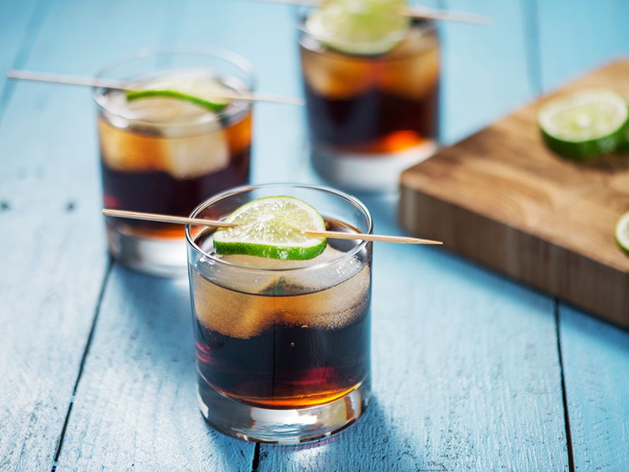 Rum and Coke cocktail - 海盗之酒:Rum 朗姆酒背后的故事 Rum and Coke cocktail - 海盗之酒:Rum 朗姆酒背后的故事