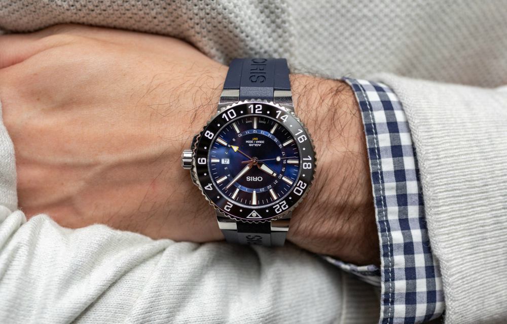 Travel Issue GMT Watches Oris Aquis Date GMT On Wrist - Traveler's Timepiece：4款GMT双时区精表