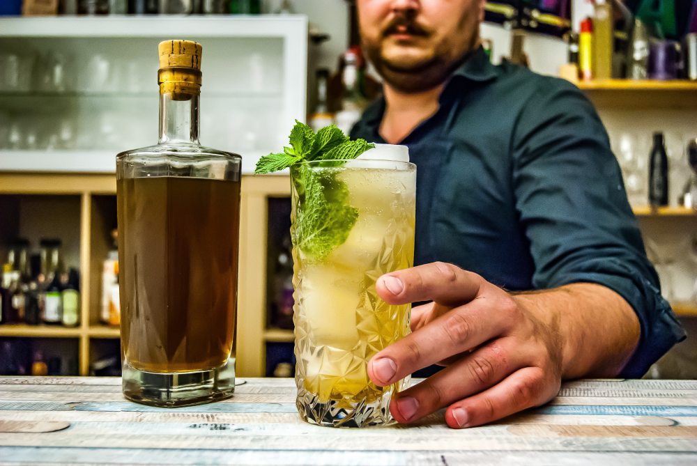 mojito Photo by Johann Trasch on Unsplash - 6个关于 Mojito 鸡尾酒的小知识