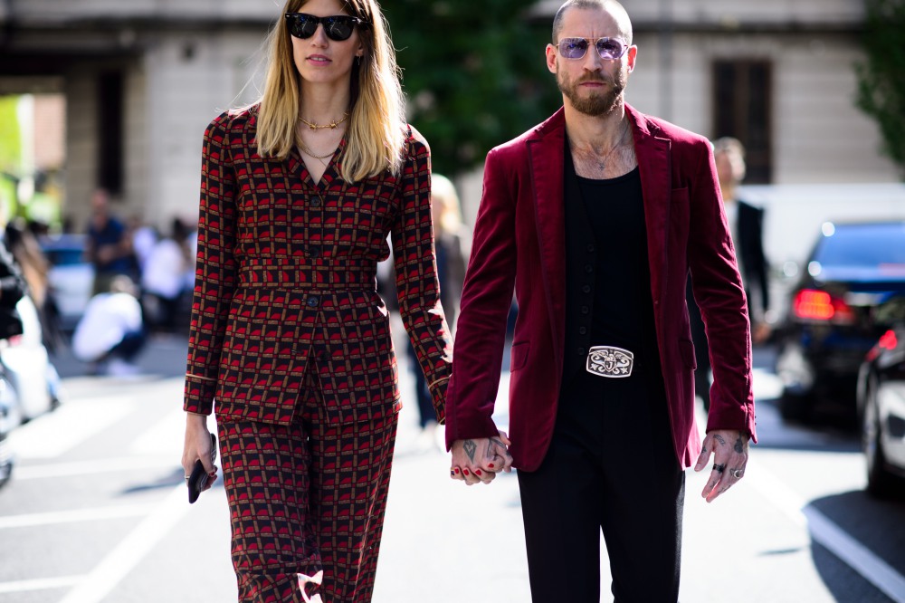 best couple style Veronika Heilbrunner and Justin Oshea maroon - K’s Style: The Best Couple Wear 时尚情侣应该这么穿！