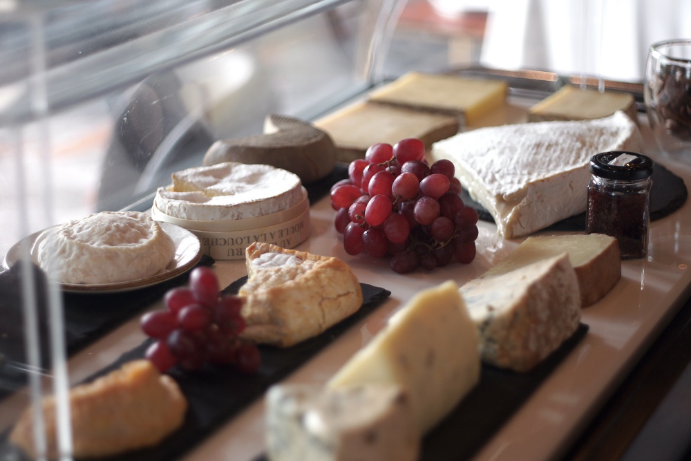 Saint Pierre food review cheese cart - Saint Pierre 无以伦比的法国料理