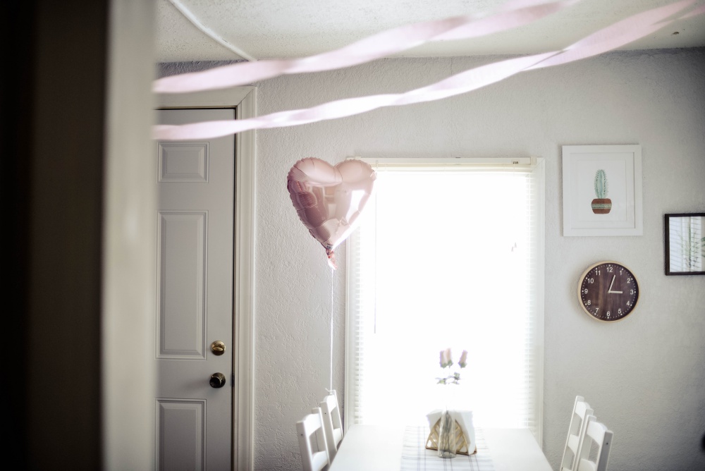 4 Photo by Samantha Gades on Unsplash - 情人节手册：女生最想收到的礼物 Top 10