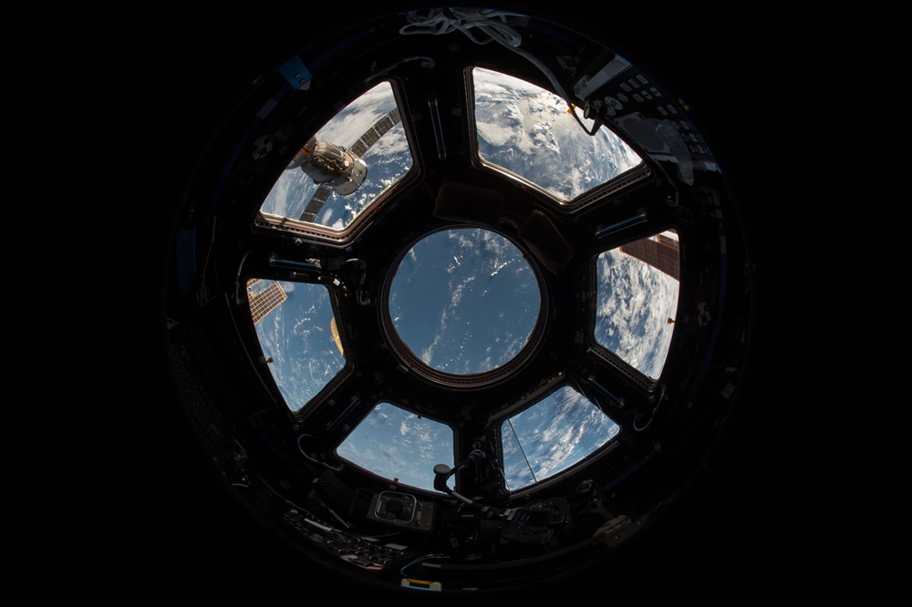 Photo by NASA on Unsplash space - 快被关疯了？听听太空人的自我隔离意见