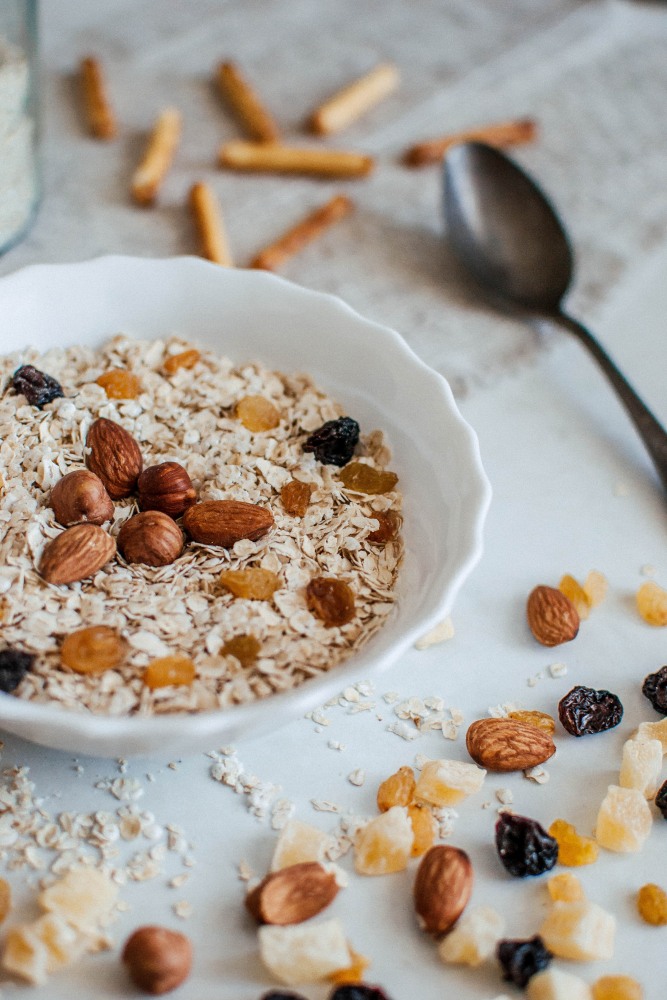 how to control sugar intake oat Photo by Margarita Zueva on Unsplash - 糖份无处不在;究竟如何才能正确“控糖”?