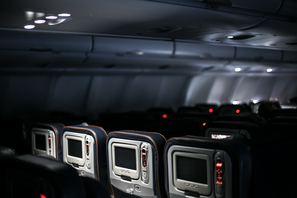 safety tips on plane during covid19 Photo by Alev Takil on Unsplash - 疫情期间搭飞机如何注意卫生、保护自己?