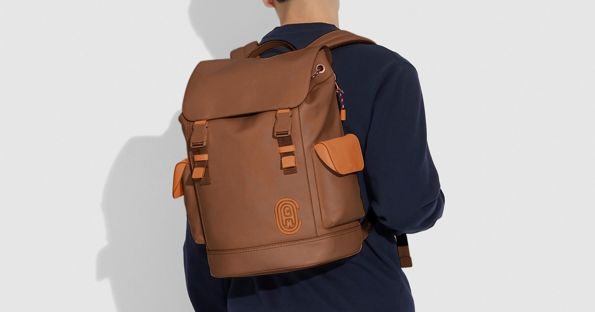 backpacks for modern professional - 给职场新人的6款单色后背包推荐