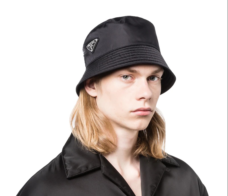 lyst fashion report 2021 q1 hottest mens products prada logo bucket hat - 红遍全网「Bernie阿伯」外套也上榜！2021年首季最抢手10件男装单品