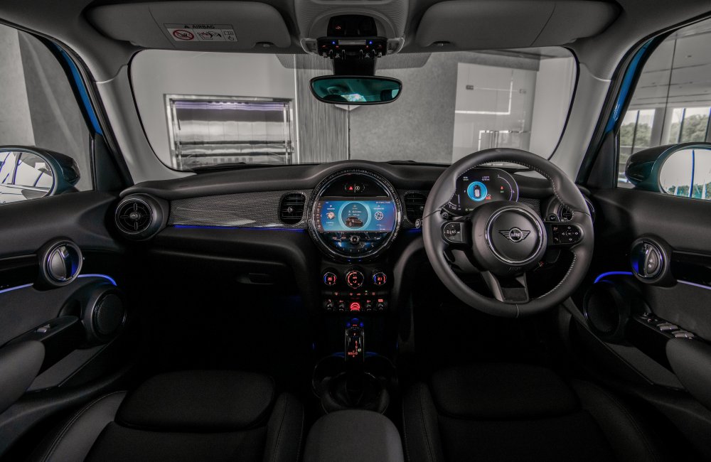 2021 mini cooper s electric malaysia interior 001 - 四款新车齐发，入手 MINI 好时机