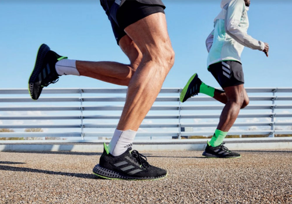 4dfwd close up man leg running - Adidas 为跑步爱好者打造的高端跑步鞋，激励跑者跑下去！