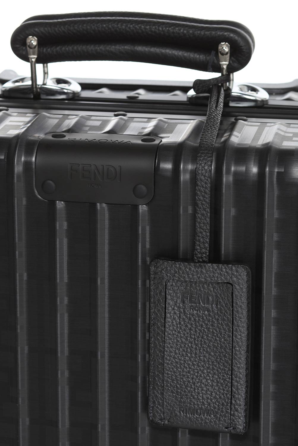 fendi and rimowa suitcase black close up - FENDIxRIMOWA 打造独一无二的终极性铝质行李箱！