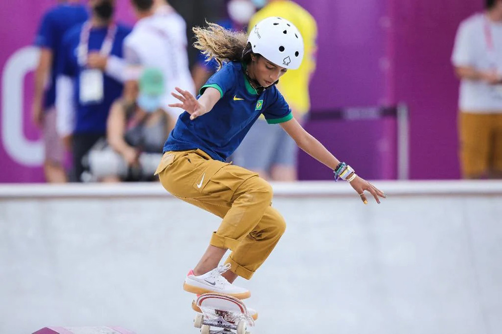 rayssa leal jump look down - 2020东奥最时尚赛事:滑板选手的五彩缤纷运动服! rayssa leal jump look down - 2020东奥最时尚赛事:滑板选手的五彩缤纷运动服!