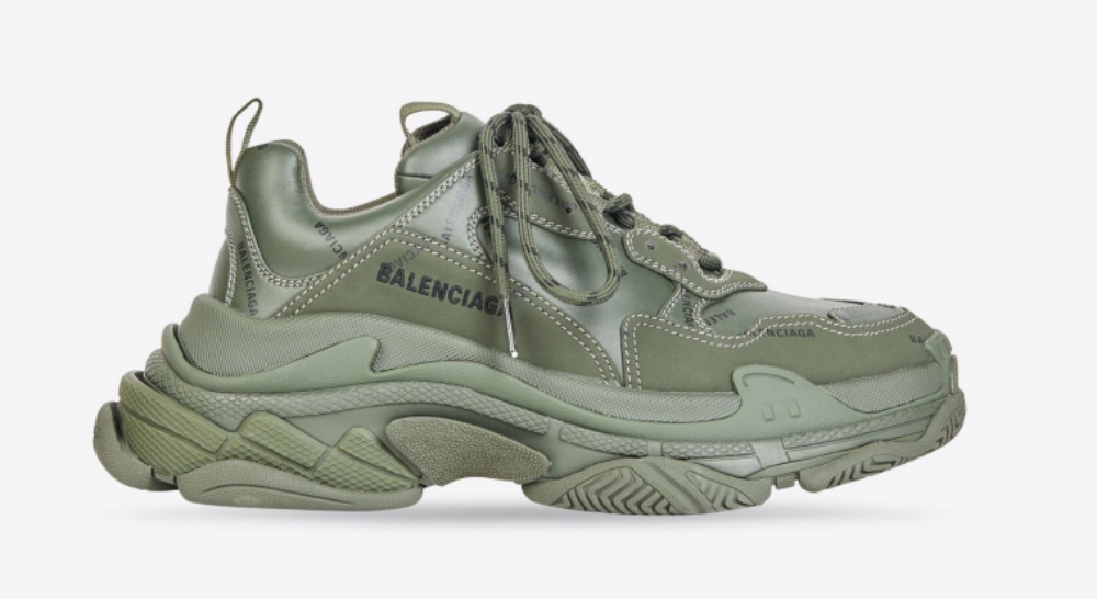 balenciaga allover logo triple s side - 6款高端 Sneakers，奢华又耐用！