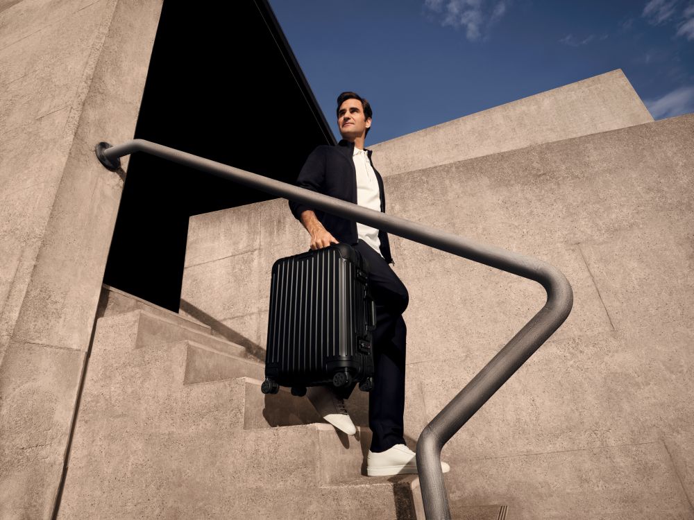 rimowa roger federer on the stairs - RIMOWA 联合各界巨星开启新时代旅行潮！