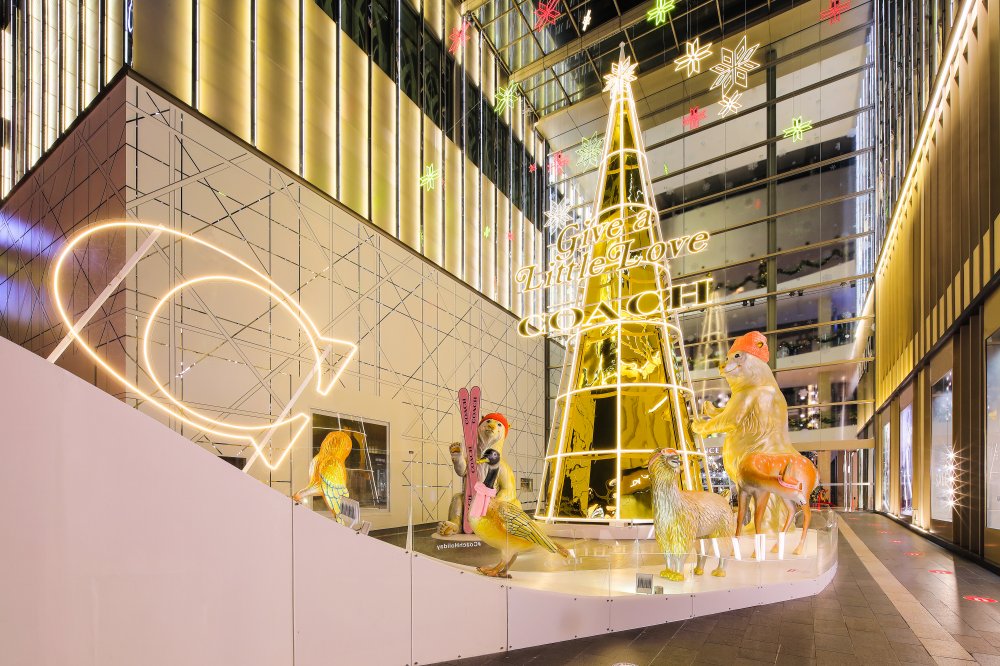 Coach Give A Little Love Pavilion KL store - Coach 和可爱动物们迎接梦幻佳节！