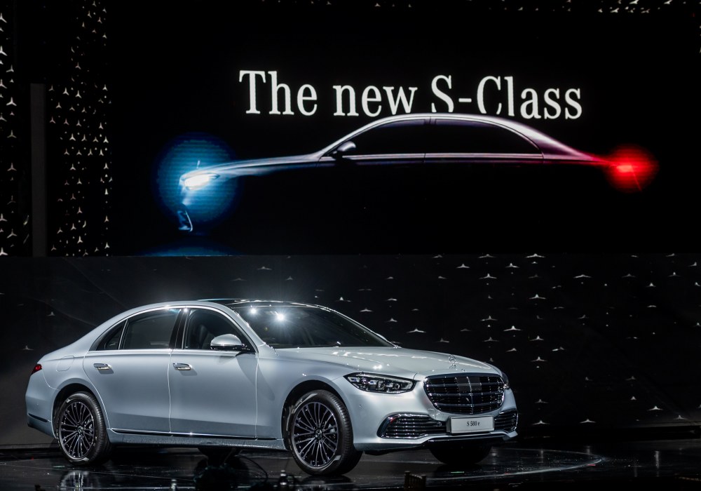 mercedes benz s class cover - Mercedes-Benz 推出S-Class轿车，缔造豪华汽车的顶峰！