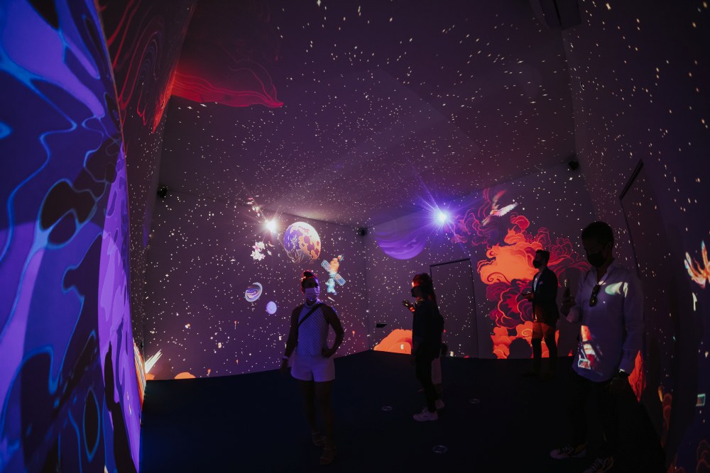 The Cosmic Voyage by Glenfiddich malaysia - 艺术家 Rlon Wang 带你通往崭新的未来：Glenfiddich 限量版新年包装