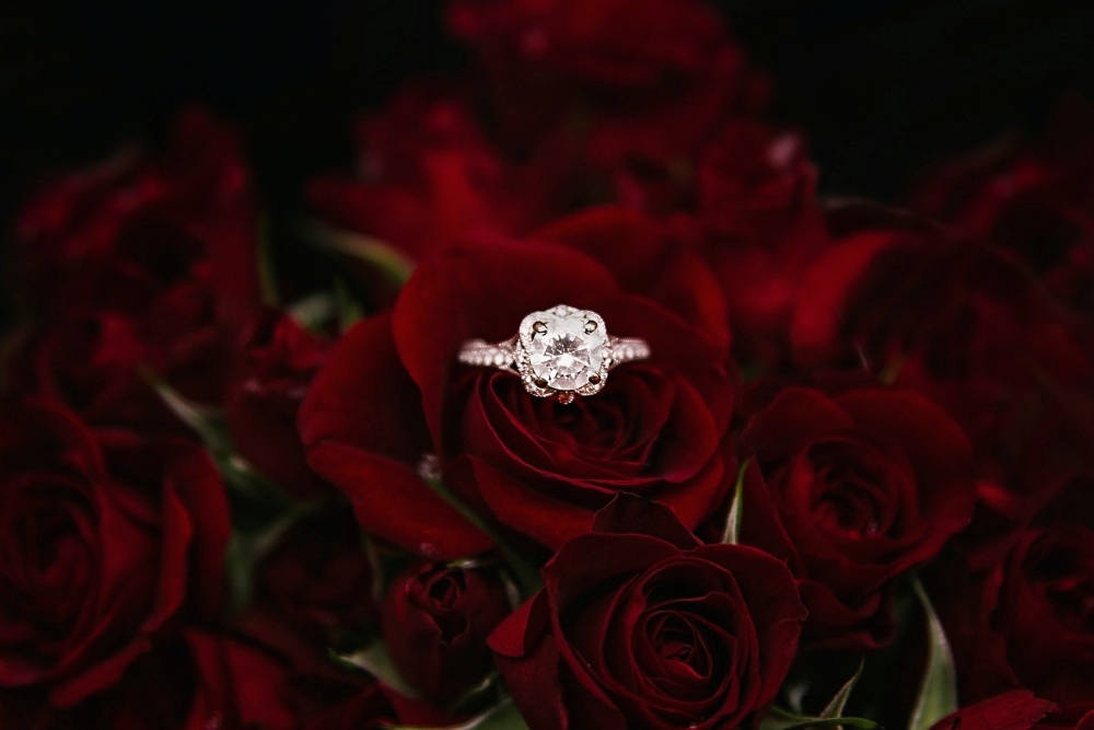 engagement ring buying tips - 如何选购求婚戒指？跟着这6大指南准没错！