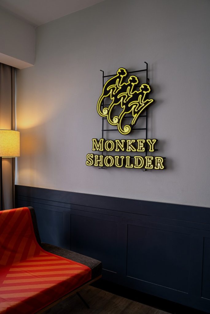Monkey Shoulder the kl journal hotel Neonlight 684x1024 - 不一样的 Staycation! 让你畅饮 Monkey Shoulder 威士忌