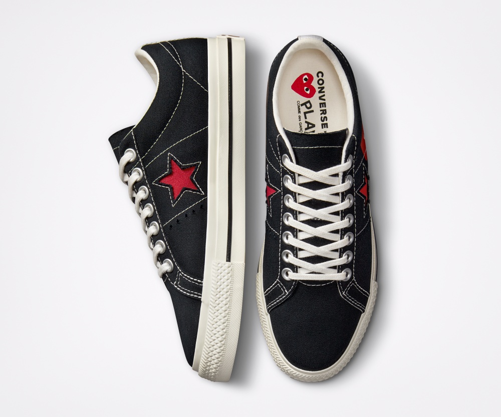 Converse x PLAY Comme des Garcons One Star black packshot - Converse x PLAY Comme des Garçons One Star 经典帆布鞋的趣味面