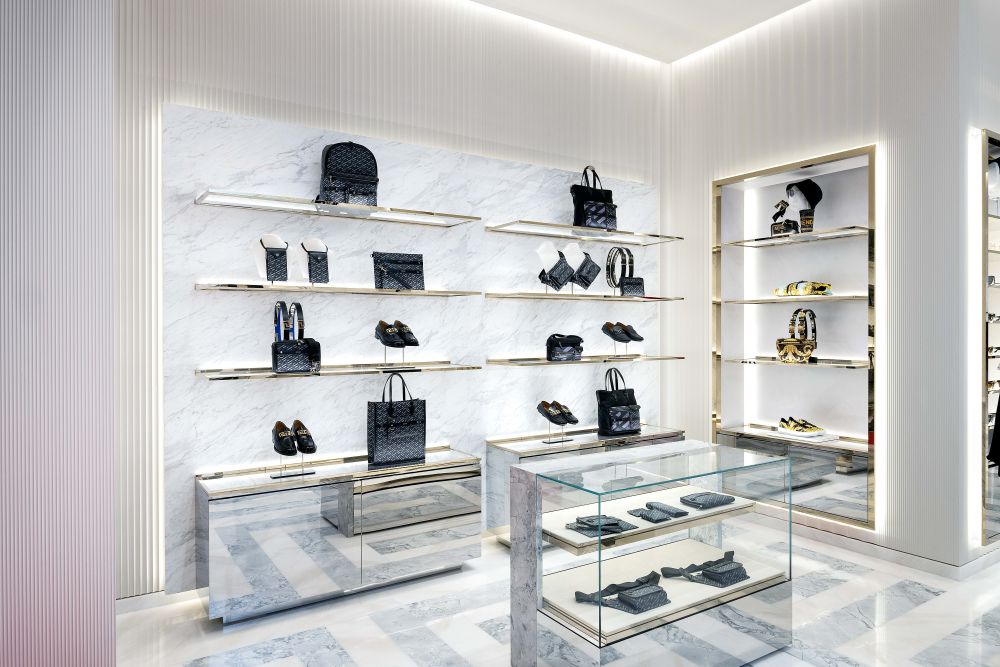 Versace Pavilion Interior mens shoes - 城中热点！必逛全新时尚店、腕表店