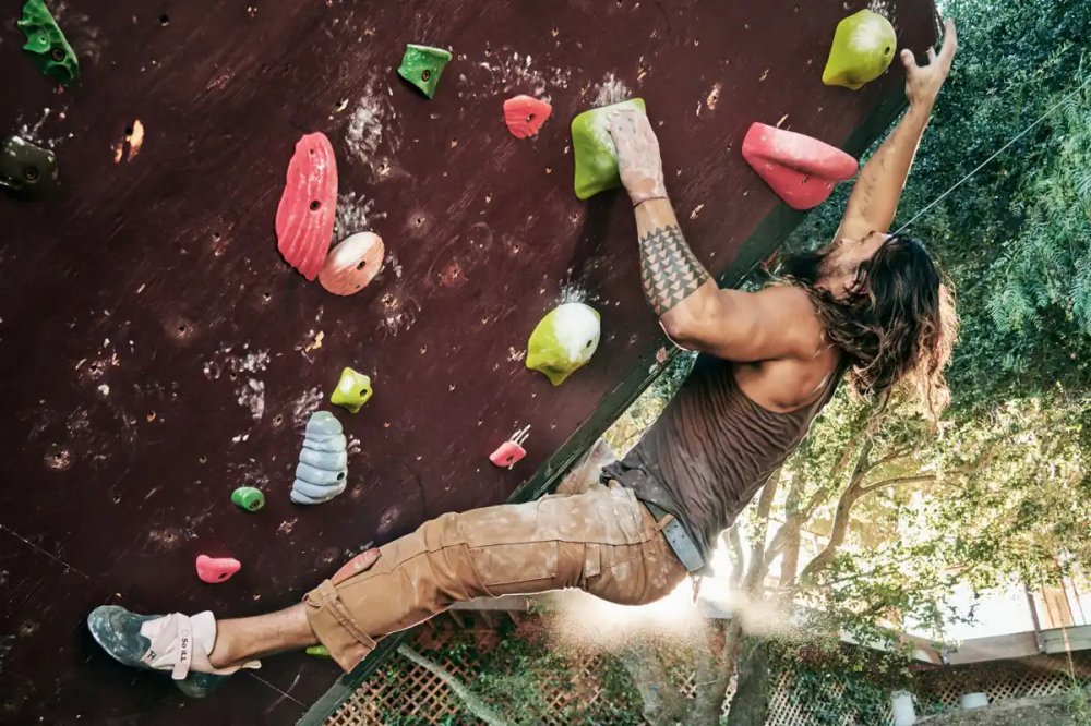 Jason Momoa Aquaman Workout rock climbing - 《Aquaman》 Jason Momoa 的五个健身重点
