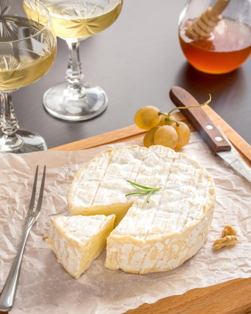 cheese and wine pairing Bloomy Rind 819x1024 - 葡萄酒指南：如何搭配起司和葡萄酒？