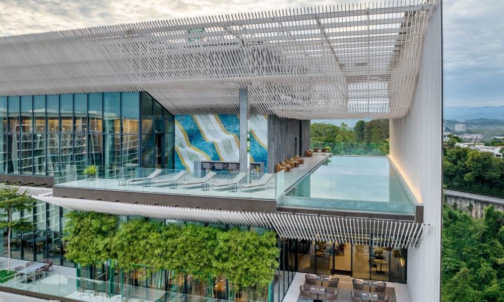 Hyatt Centric Kota Kinabalu Rooftop Swimming Pool 1000x600 - 最新 Hyatt Centric Kota Kinabalu 酒店，7大重点让人瞬间爱上