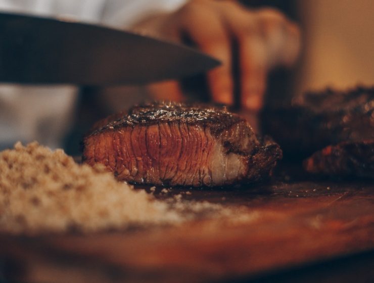 beef steak 740x560 - 吃红肉对健康不好？认识红肉、白肉的差异和营养价值