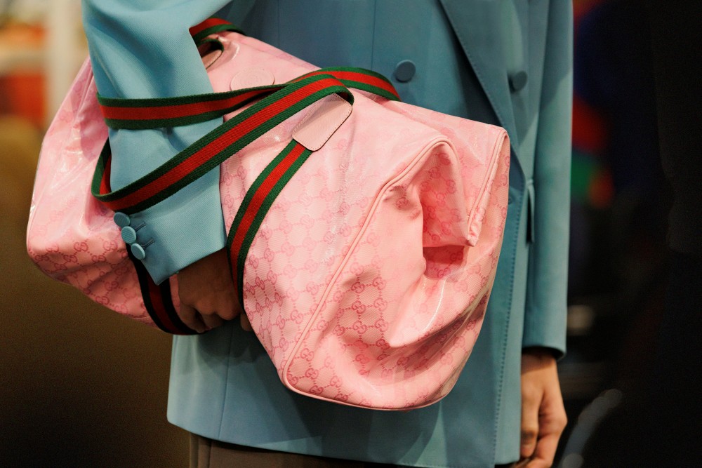Gucci FW 2023 Men Collection pink bag - Gucci 2023秋冬男装系列 回归基础，更具实用性