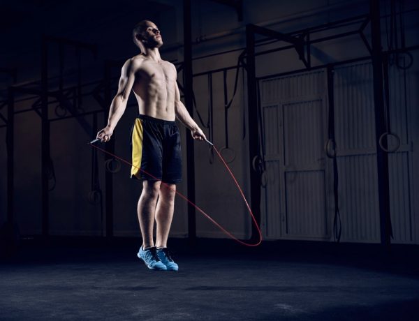10 jump rope exercises men workout BIG  600x460 - 10招简易的跳绳动作，有效燃烧脂肪