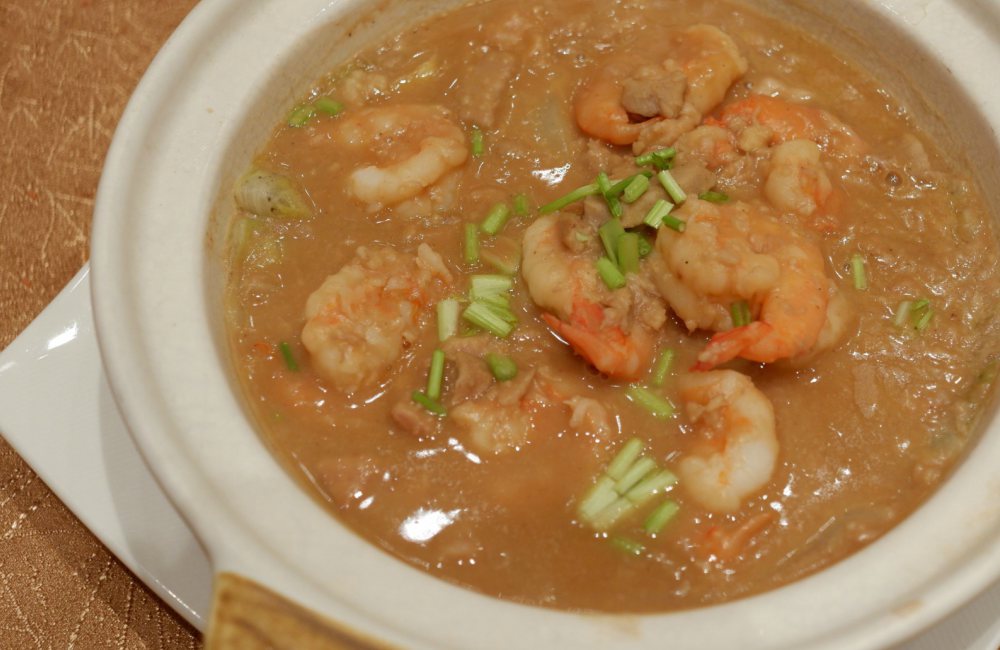 Stewed cabbage with yam and shrimps serve in a claypot - HILTON Chynna “盛大丰盈”农历新年套餐