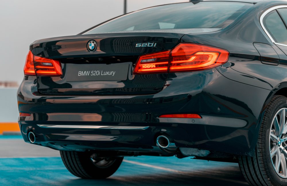 BMW 5 Series 520i Rear - 智慧满载的商务轿车：BMW 530e M Sport &amp; 520i Luxury