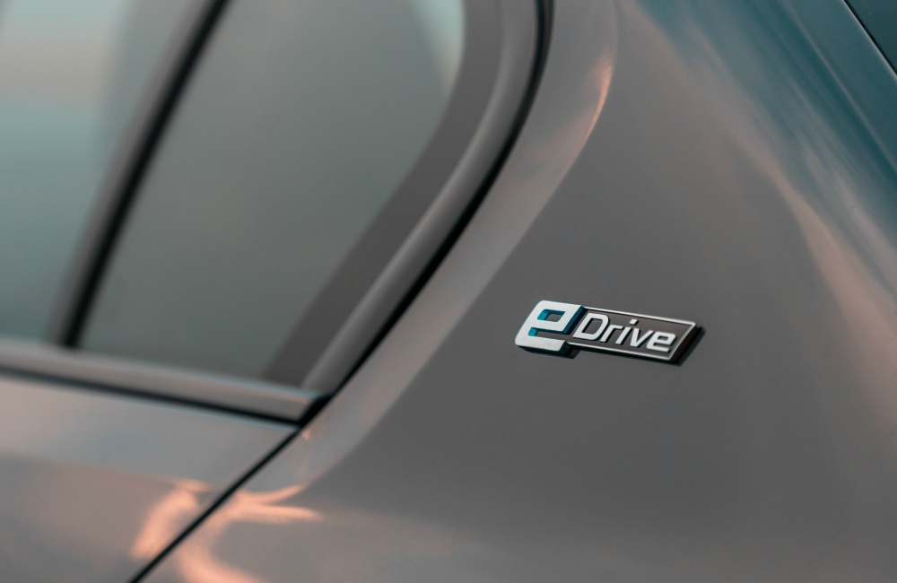 BMW 5 Series 530e M Sport Badge - 智慧满载的商务轿车：BMW 530e M Sport &amp; 520i Luxury