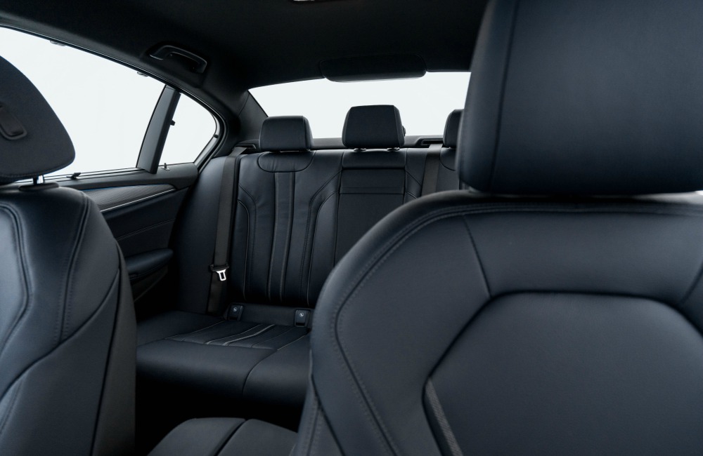 BMW 5 Series Interior Back Seat - 智慧满载的商务轿车：BMW 530e M Sport &amp; 520i Luxury