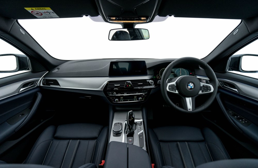 BMW 5 Series Interior Dashboard - 智慧满载的商务轿车：BMW 530e M Sport &amp; 520i Luxury
