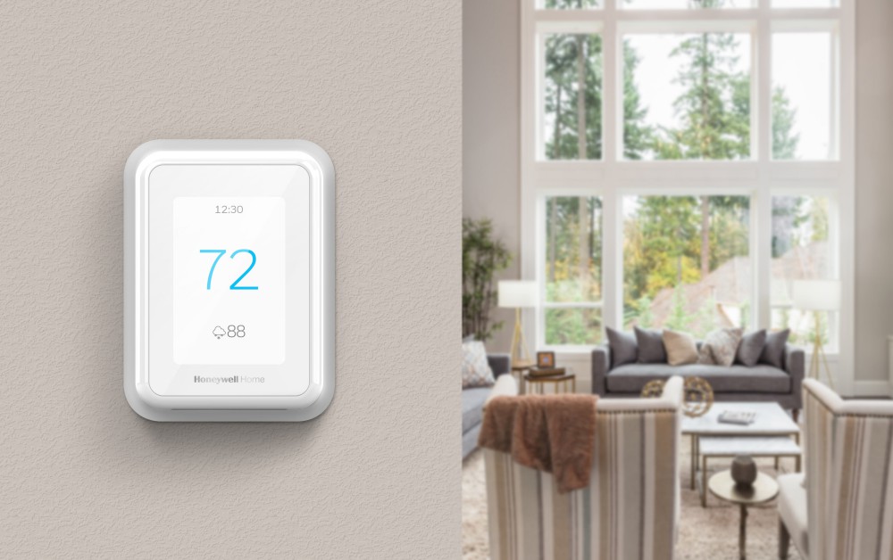 Honeywell T9 Smart Thermostat on wall - Top Pick's: 5款智能家居设备 让家更安全！