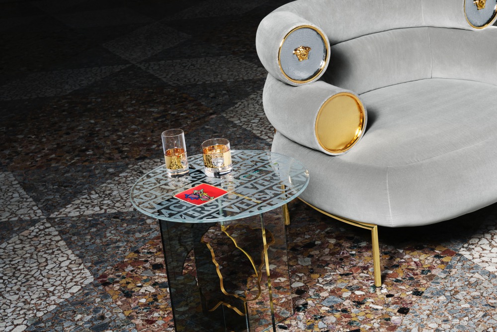 Versace Home 2020 Medusa Carezza Collection velvet armchair - Versace Home 奢华家居 品味从家开始