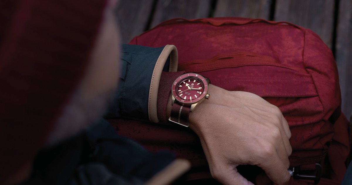 rado captain cook bronze burgundy 001 - 色彩鲜艳，性能强悍：OMEGA 发布一系列2022年新腕表