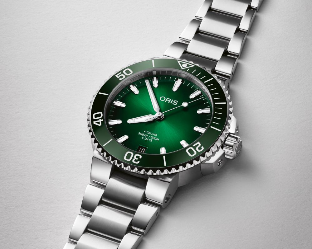 best green dial watches for every budget oris aquis date cal 400 - 新手、资深玩家皆可入手！各预算内值得一看的 12款绿面腕表