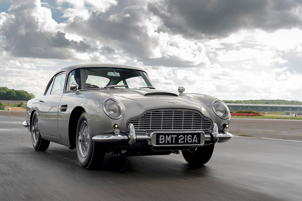 aston martin db5 goldfinger continuation infront - 55年前 James Bond 的超跑，复刻版 Aston Martin DB5 全球仅限量25辆！