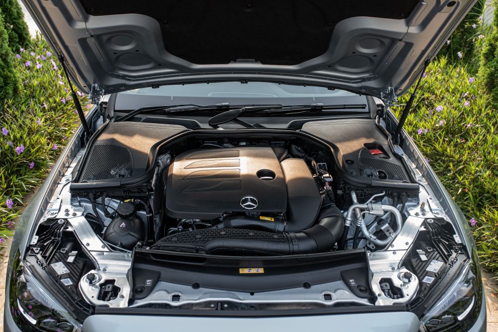 e300 coupe 55 - 奢华 Mercedes-Benz E-Class Coupé 以全新外形和技术推出！