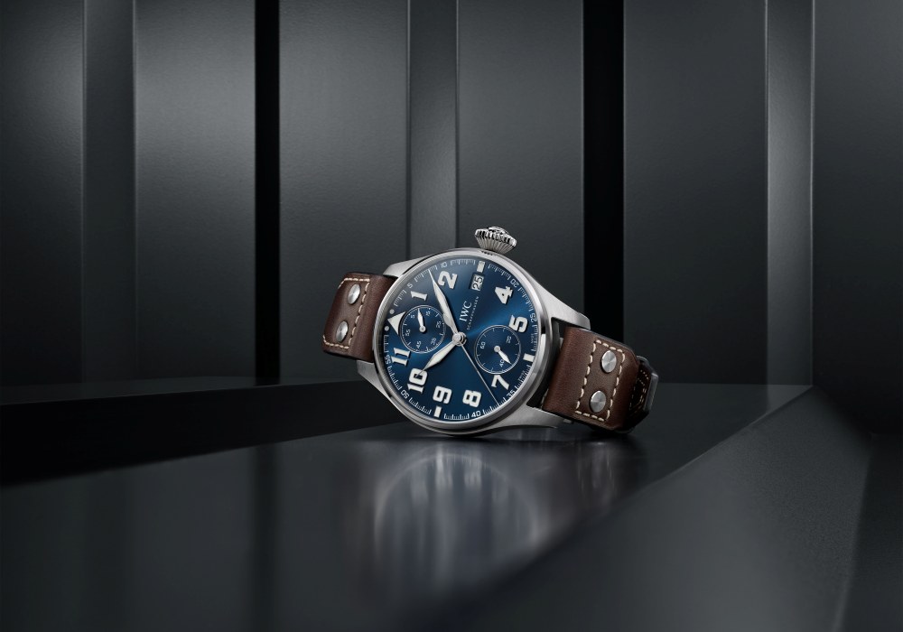 iwc presents the first large pilots watch with chronograph function cover - Watches