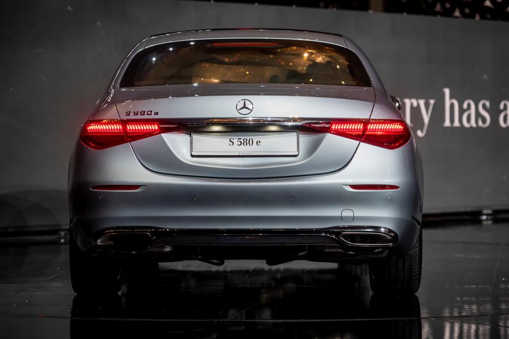 mercedes benz s class 02 - Mercedes-Benz 推出S-Class轿车，缔造豪华汽车的顶峰！
