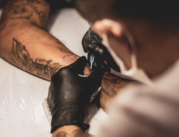 tattoo artist cover 600x460 - 纹身艺术的精妙：介绍6位世界顶尖的纹身艺术家