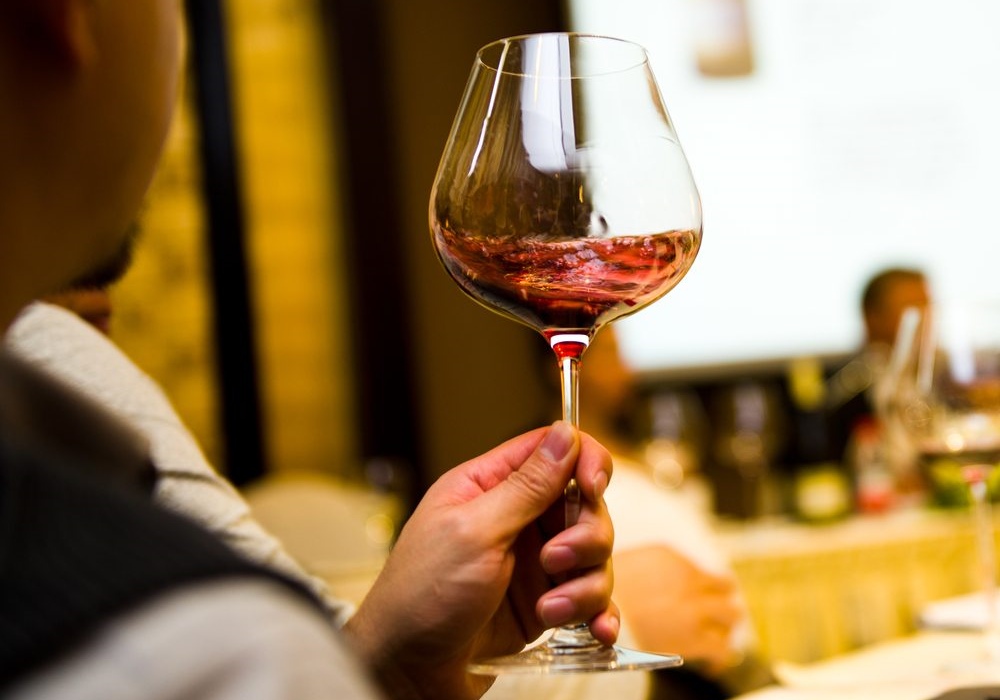 5 steps to elegant wine tasting cover - Souls